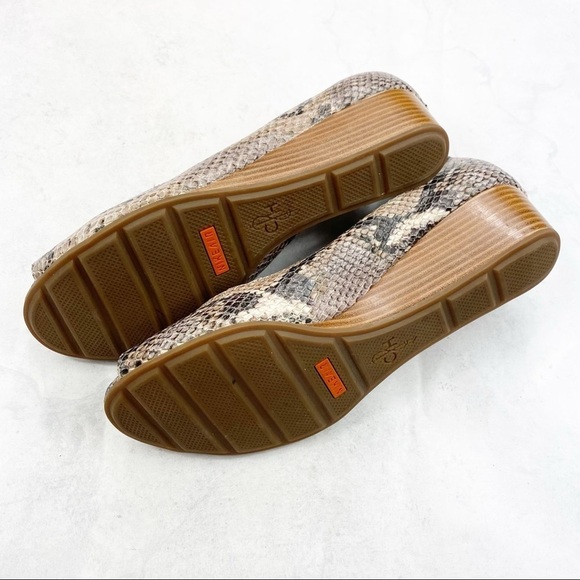[Cole Haan] Peep Toe Snake Skin Wedges - Picture 8 of 8